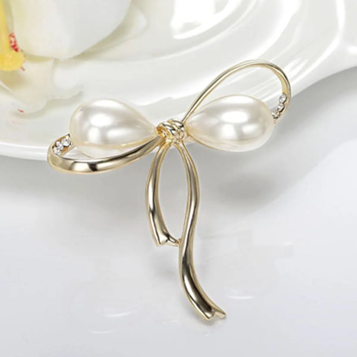 Bow Brooches Imitation Pearl Simple Bowknot Clip Pin for Women Dress Shawl