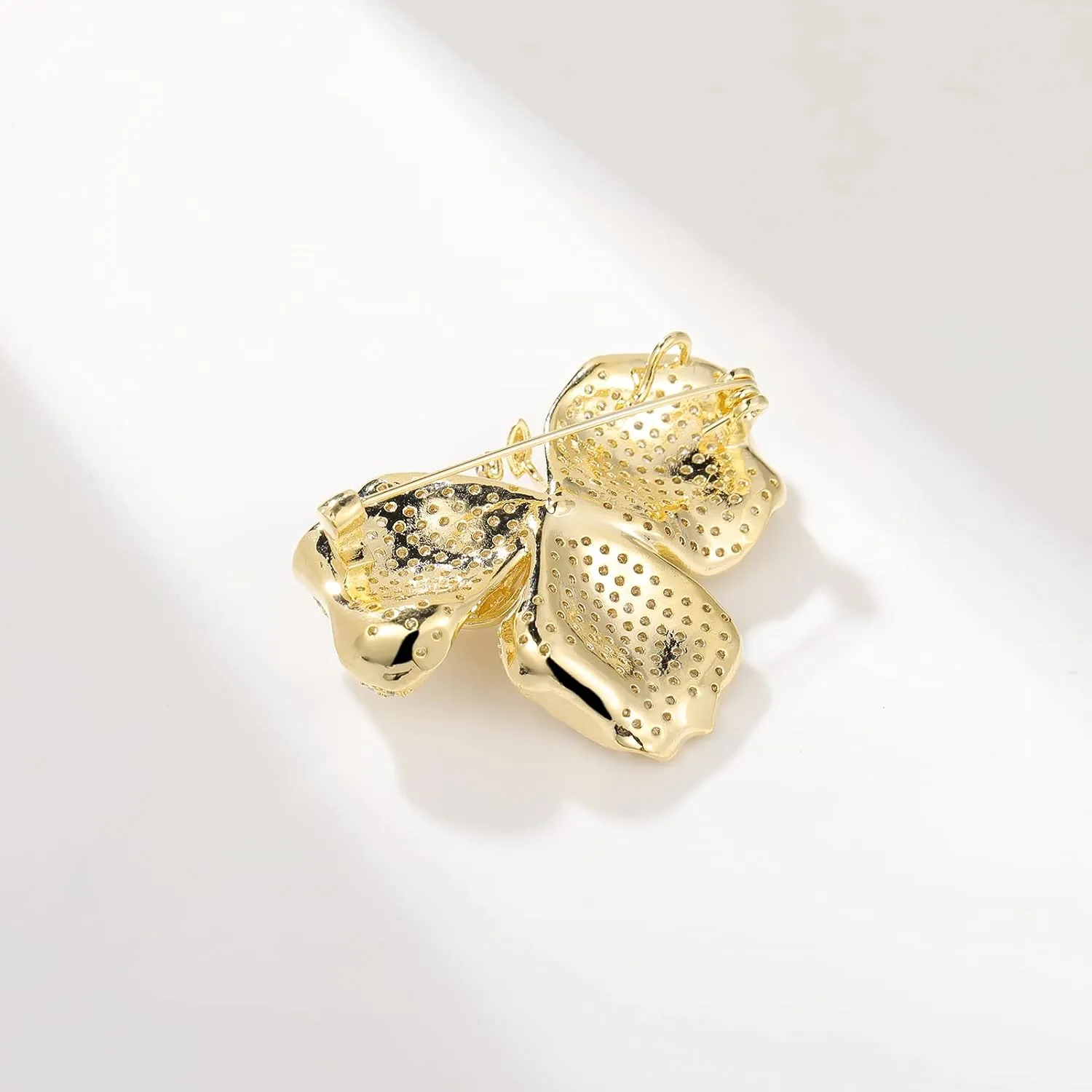 Brooches and Pins for Women Elegant Flower Pearl Brooches Costume Broches Jewelry Lady Christmas Pin for Women