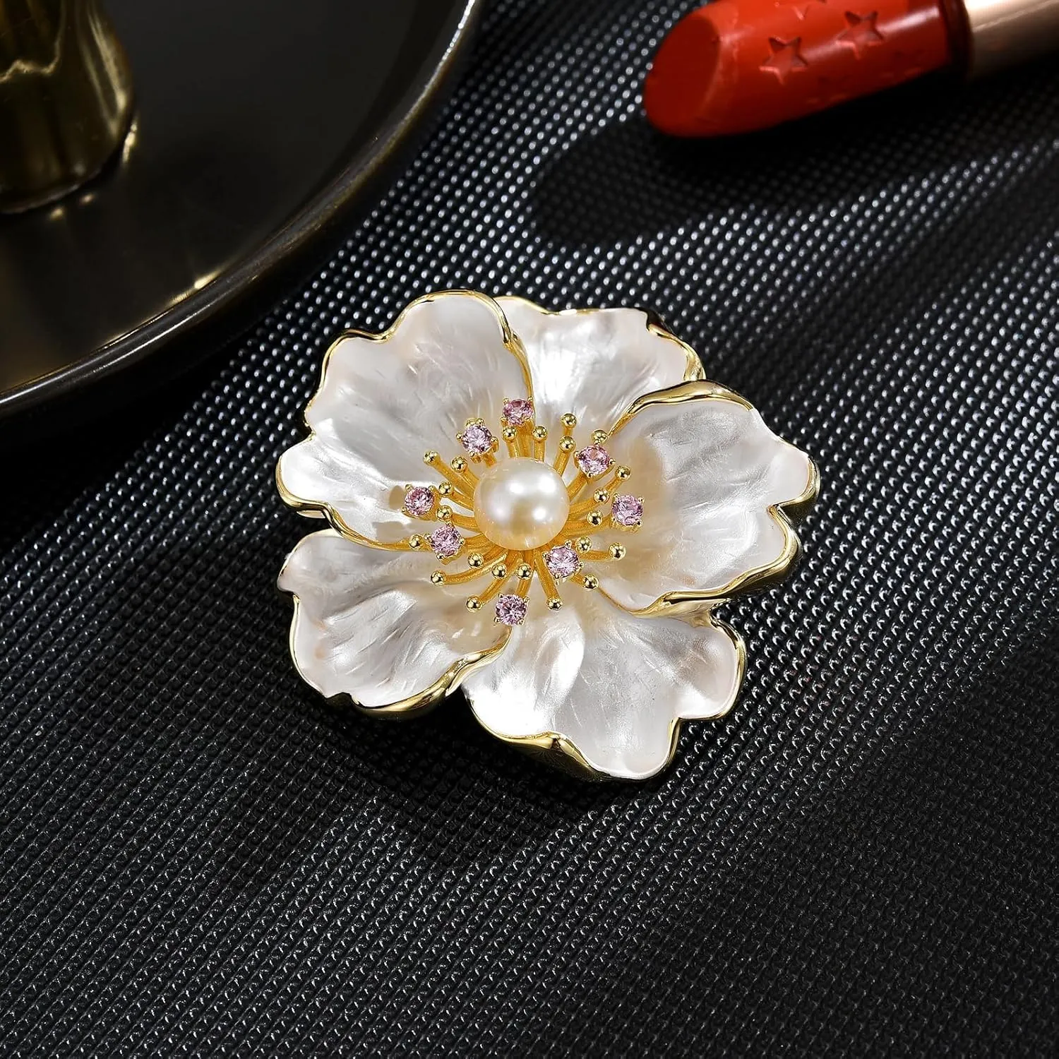 Brooches and Pins for Women Elegant Flower Pearl Brooches Costume Broches Jewelry Lady Christmas Pin for Women