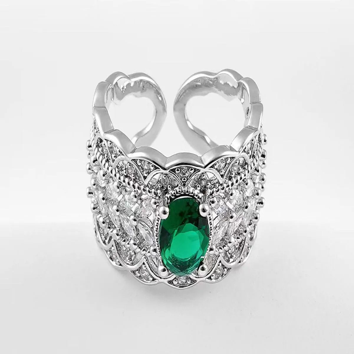 Fashion Vintage Hollow Emerald Ring
