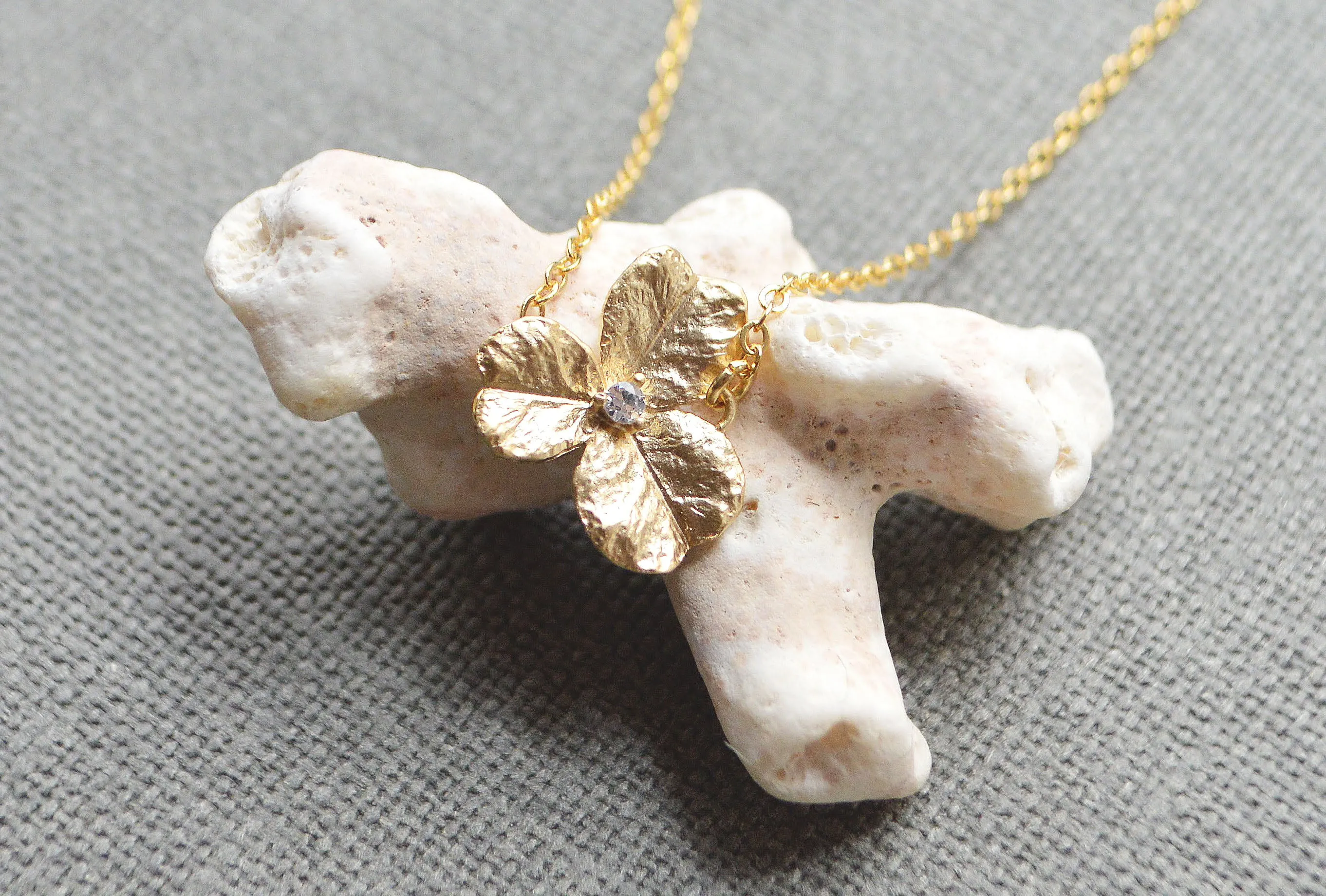 Gold zirconia flower necklaceecklace