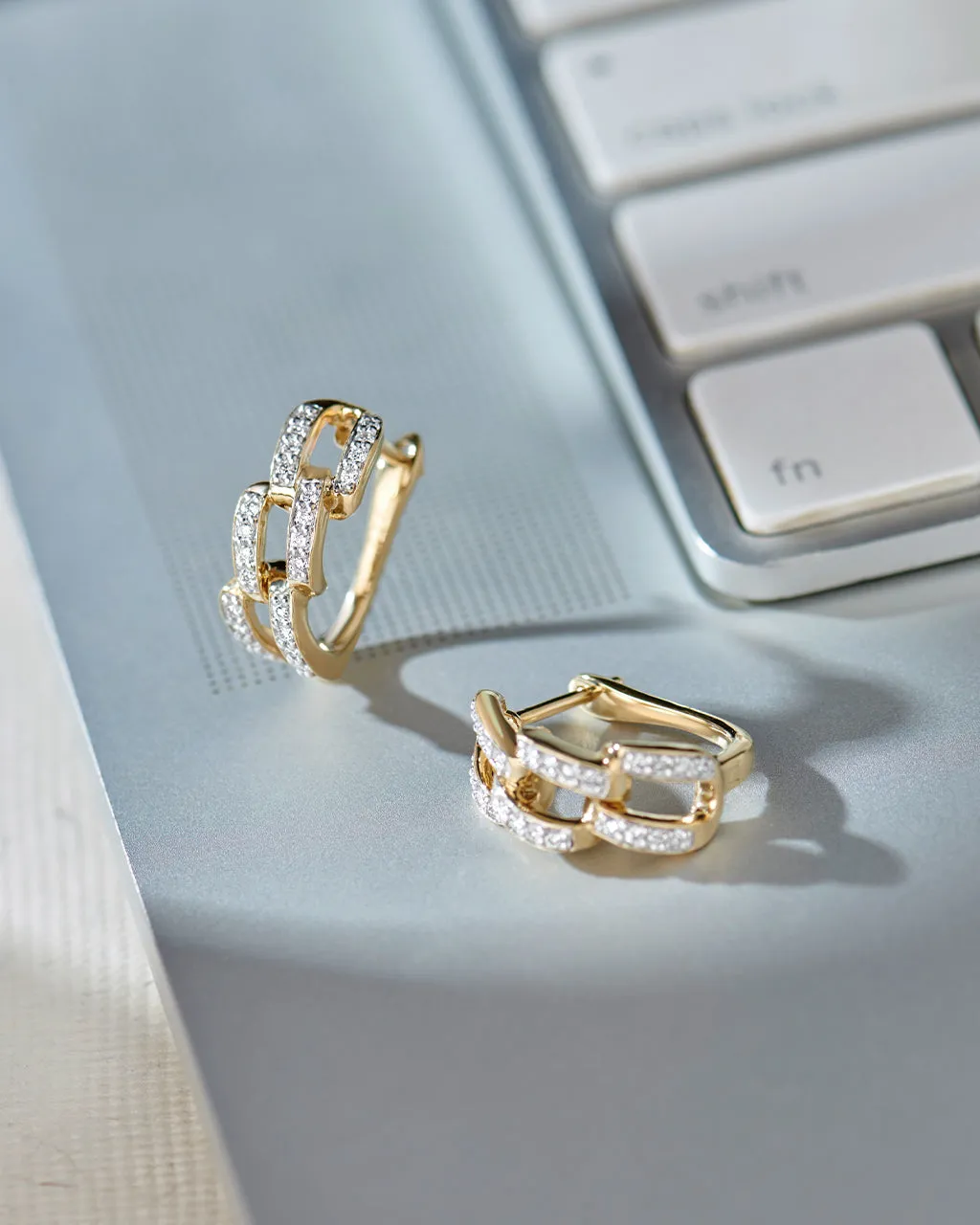 Interlocked Chain Hoops