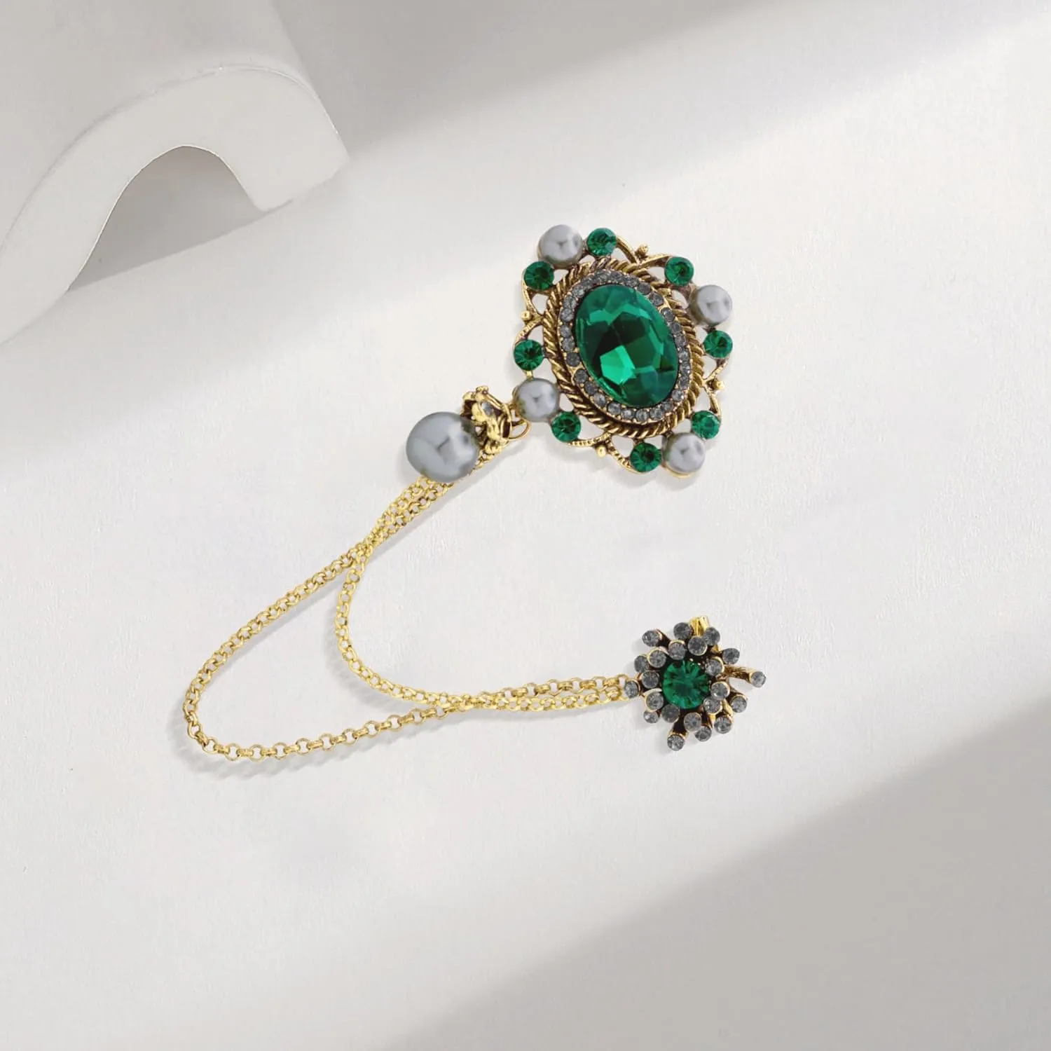 Retro Crystal Flower Geometry Lapel Pin for Men Rhinestone With Hanging Chain Brooch for Men Suit Fashion Gold Collar Pins for Men Women Gifts