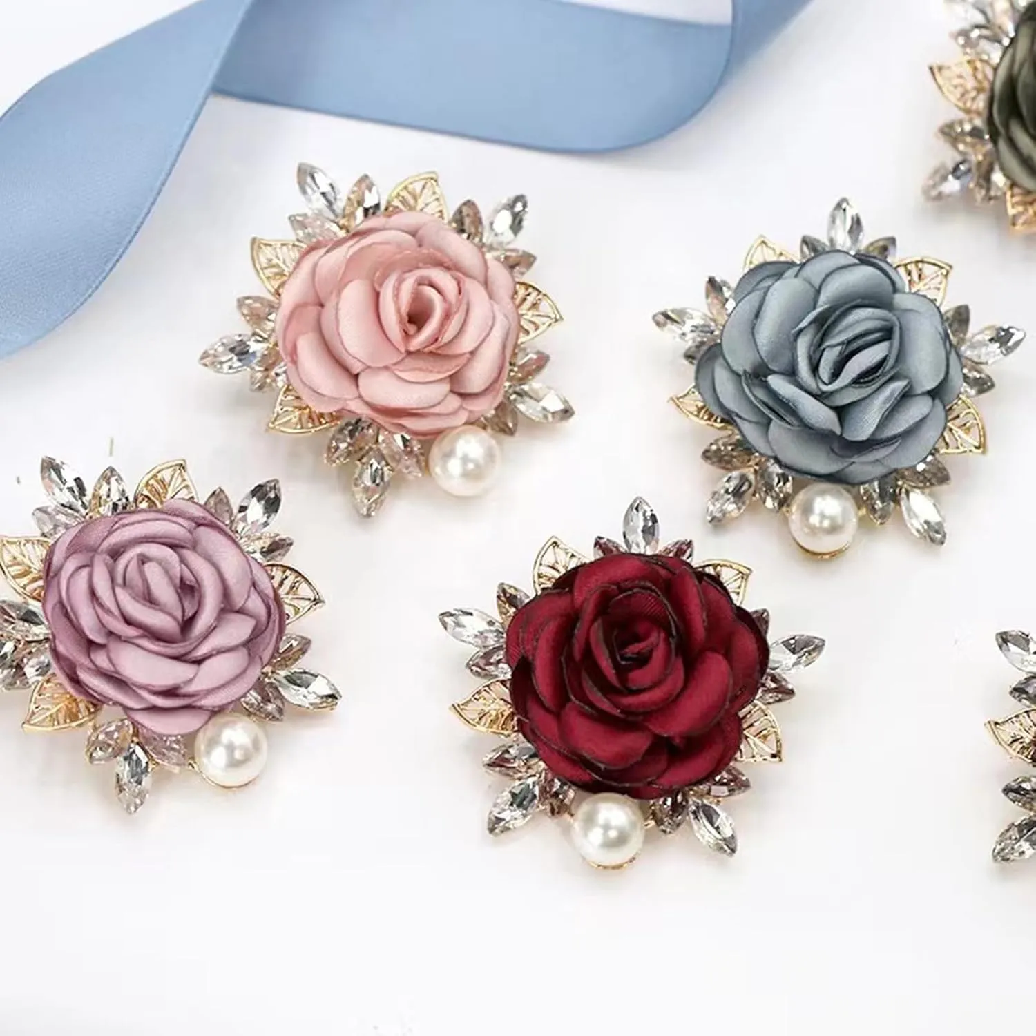 Rose Brooch for Women Elegant Pearl Flower Brooches Handmade Crystal Pearl Pins Fabric Flower Lapel Pin Dress Suit Accessories Wedding Bridal Bouquet Brooch Pin Hairpin