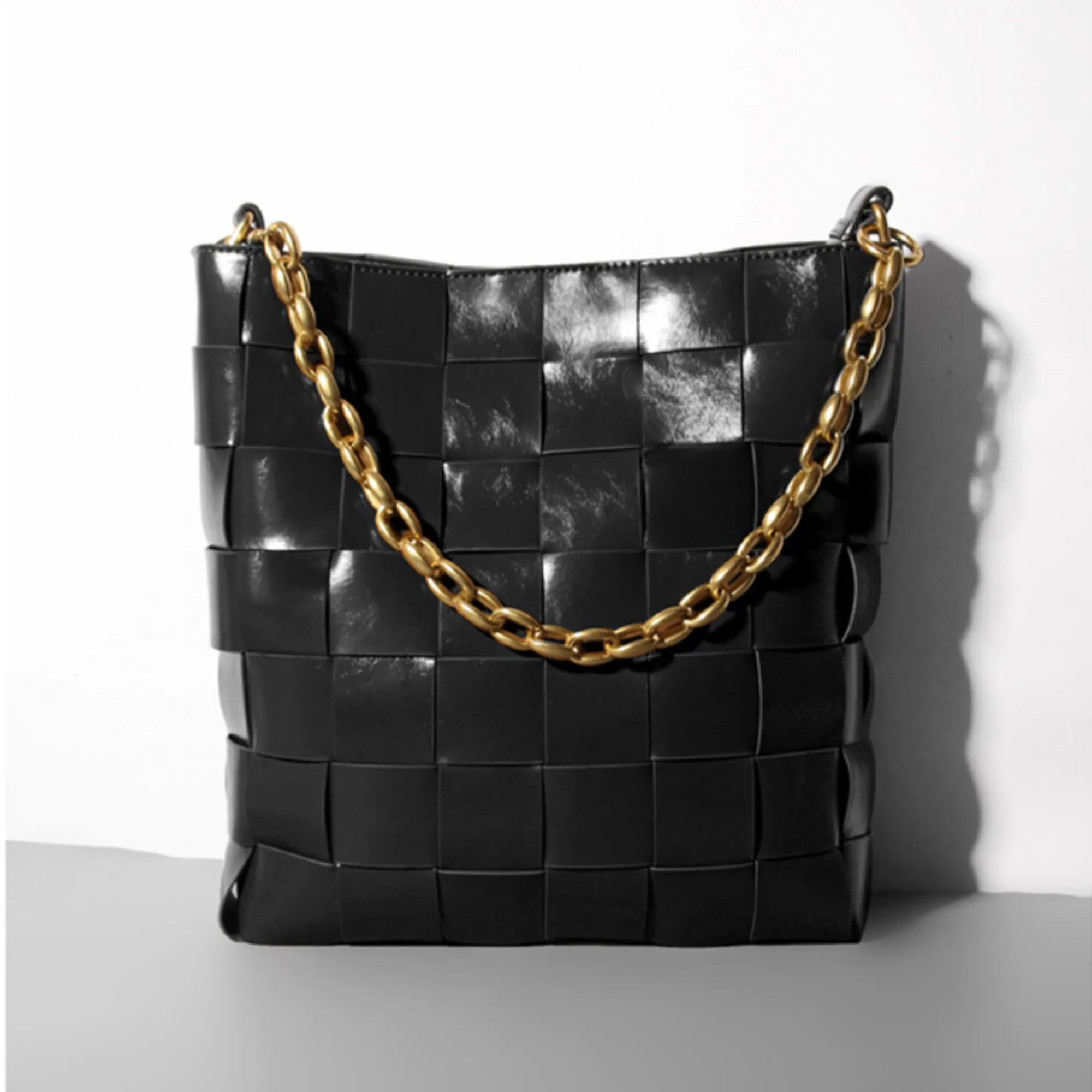 Women's Leather Woven Bucket Bag